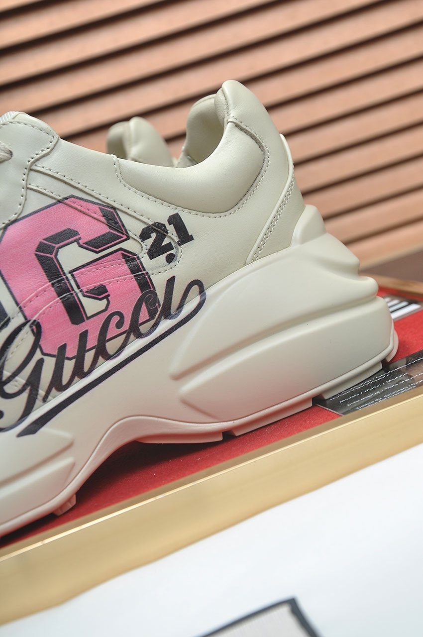 GUCCI Off-White Pink Graphic Sneakers