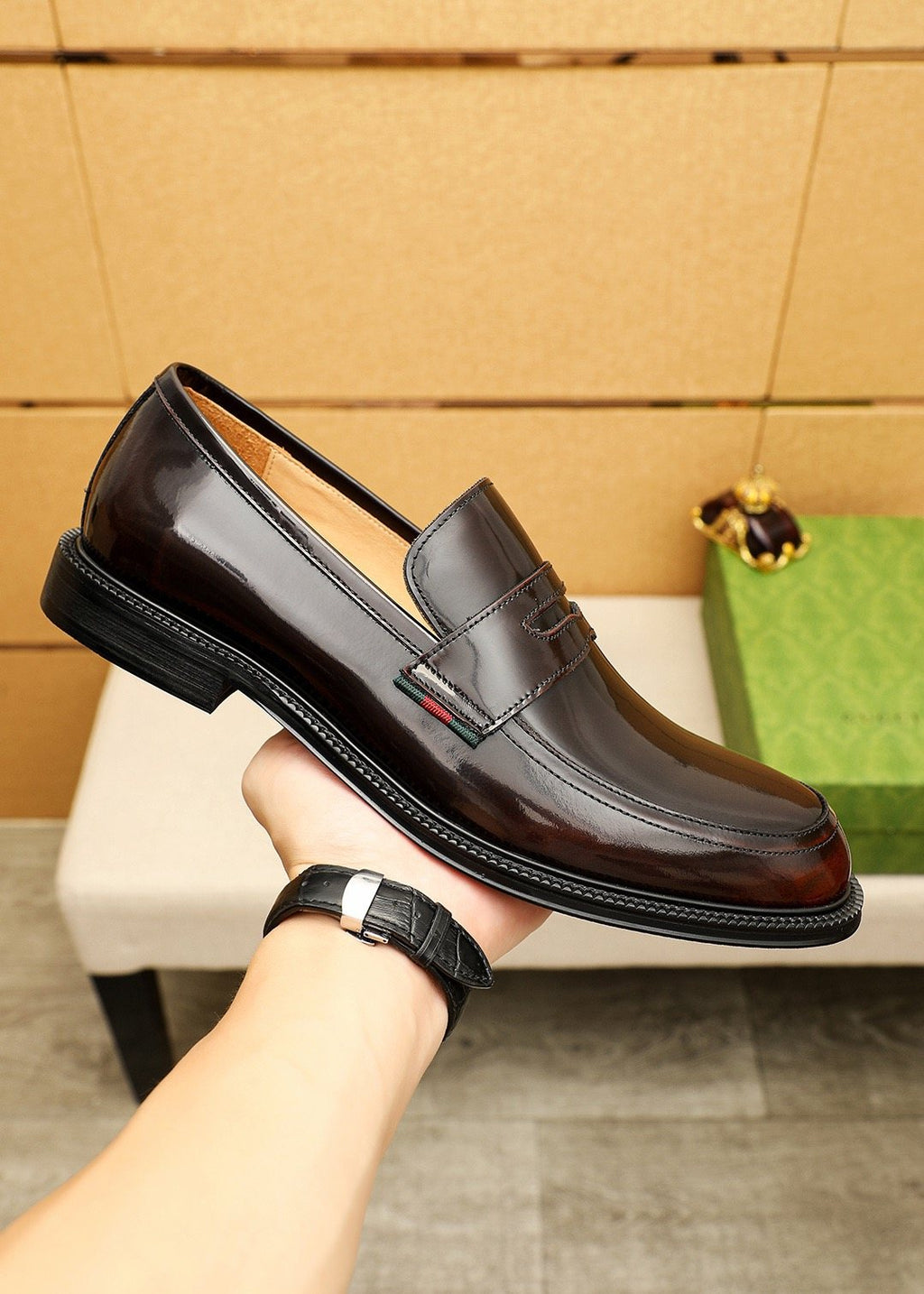 GUCCI Glossy Strap Loafers